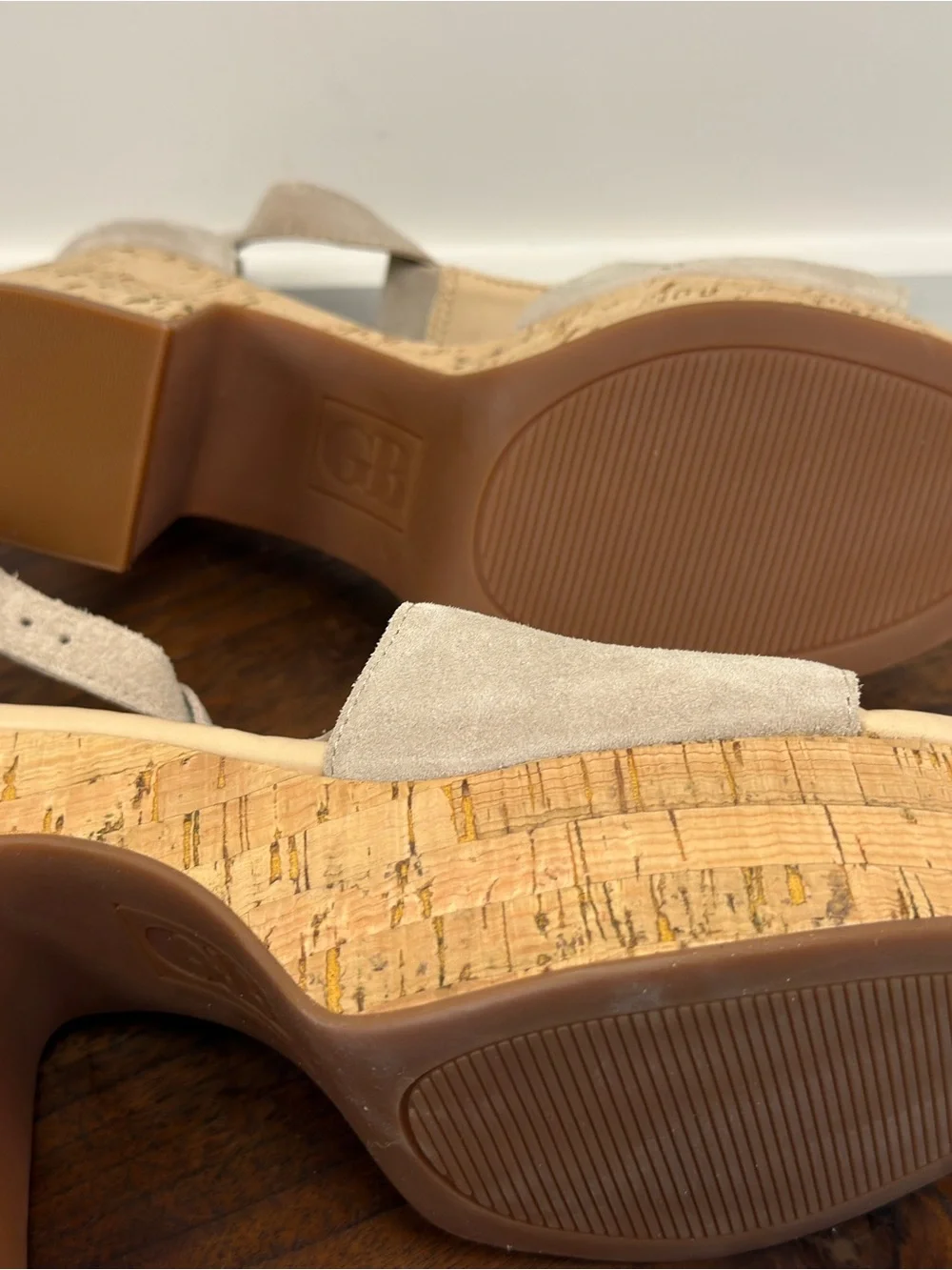 Gianni‎ Bini Cork Platform Heels T-Strap Sandals Neutral Suede Size 7